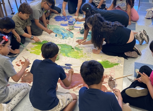Occidental College students teach local LAUSD elementary school students.