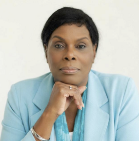 Dee Farmer - Bio Headshot